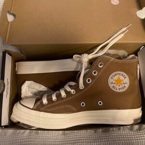 Size 8.5 men’s carhartt converse